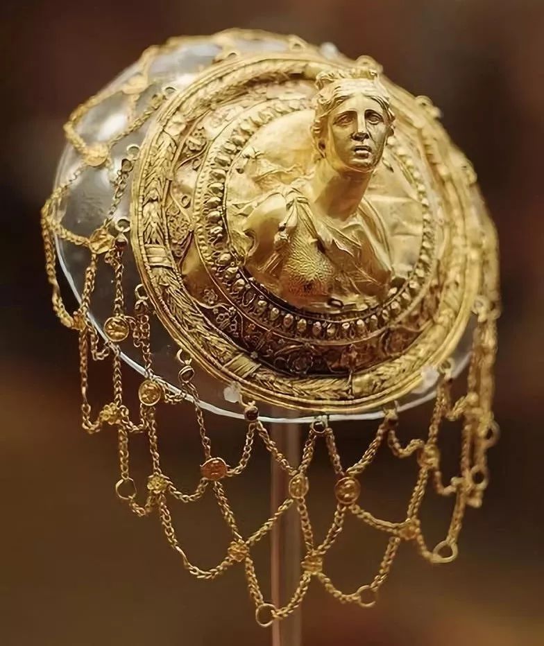 双依金，独特金属工艺的艺术展现